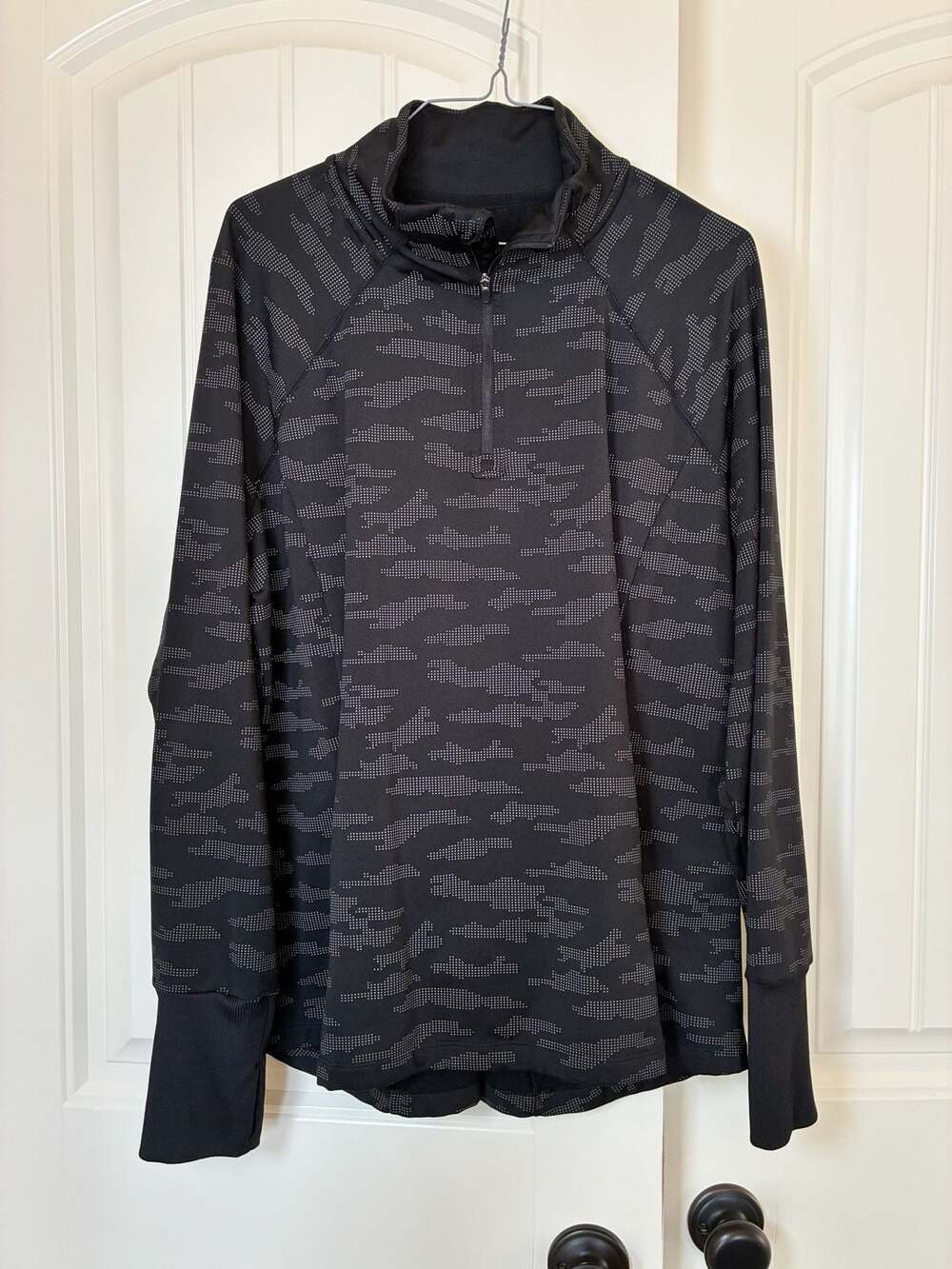 Avia Black Grey Camo Print 1/2 Zip Active Pullover Thumbholes XL/XG 16-18